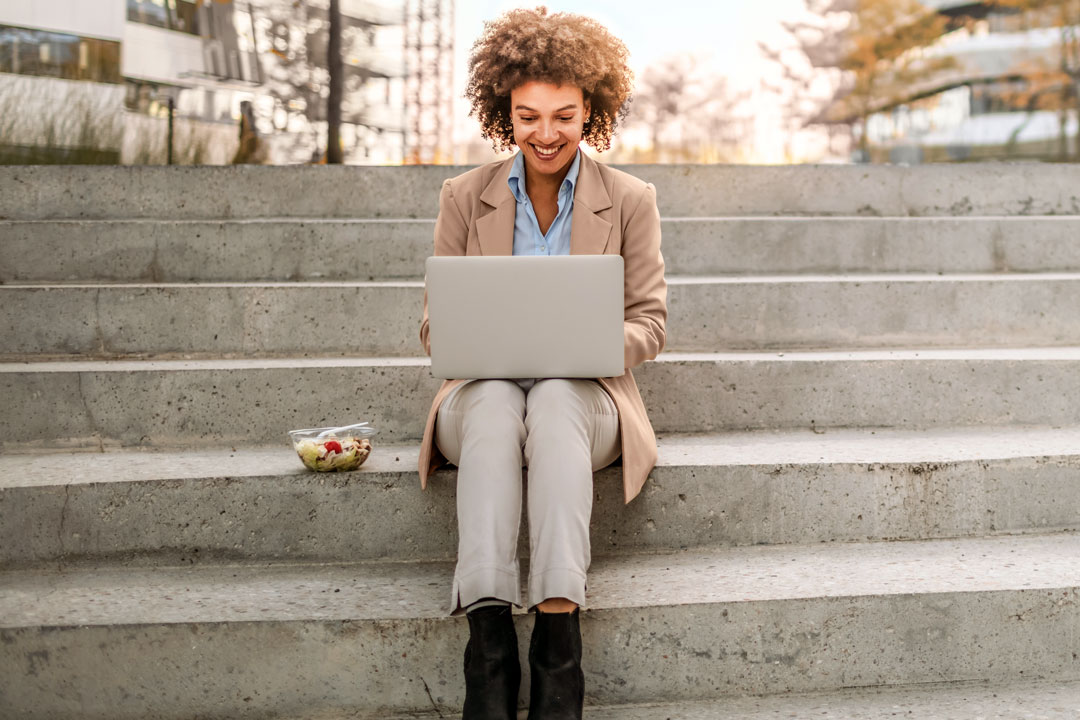 women-on-stairs-laptop